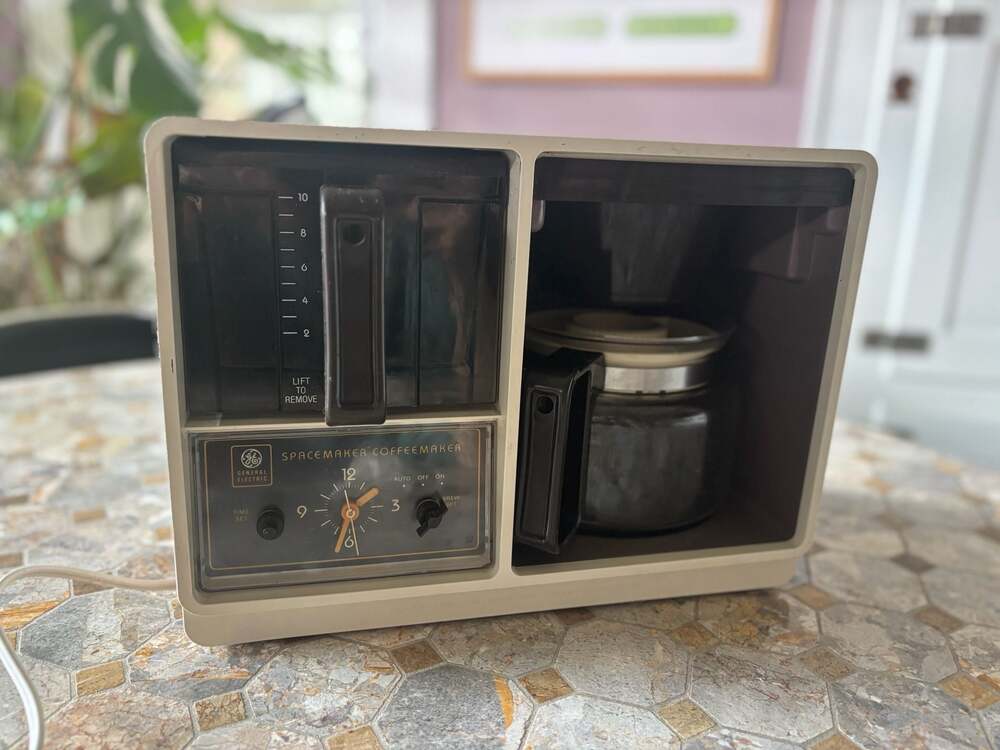 Vintage General Electric Spacemaker Automatic Drip Coffee Maker w/ Analog Clock
